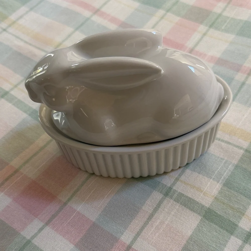 NEW Crate&Barrel White Ceramic Bunny Dish 7” X 3”; Too Cute!🌷